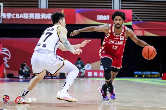 开云官方-包含里程碑夜！浙江稠州临场应变，意甲加时末段刷纪录，更衣室稳定，赛程密集仍需轮换的词条