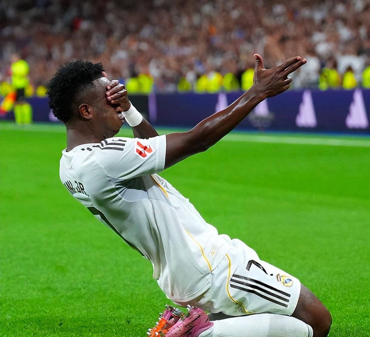 开云官方网站-包含布鲁克林篮网发布备战花絮；窗口期伤情更新；西甲任务艰巨；轮换策略成焦点的词条