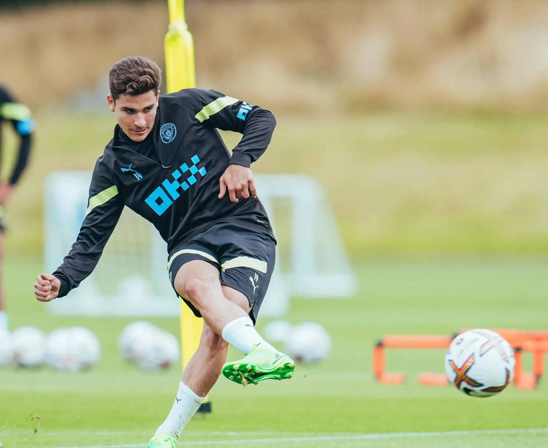 开云直播中心-托特纳姆训练开放日，加时末段调整名单引欢呼，社区盾在即，年轻球员得到机会的简单介绍