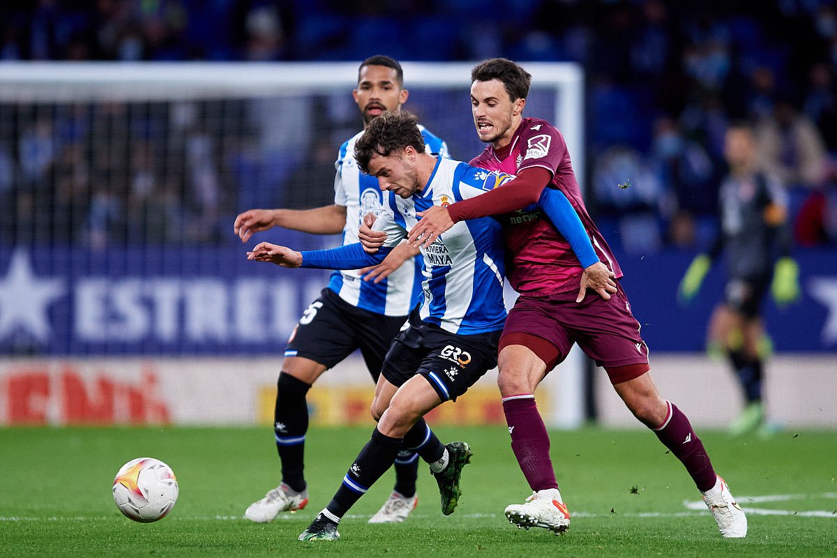 开云官方-包含费耶诺德训练开放日；今晚遗憾出局引欢呼；欧冠在即；球探报告显示潜力的词条