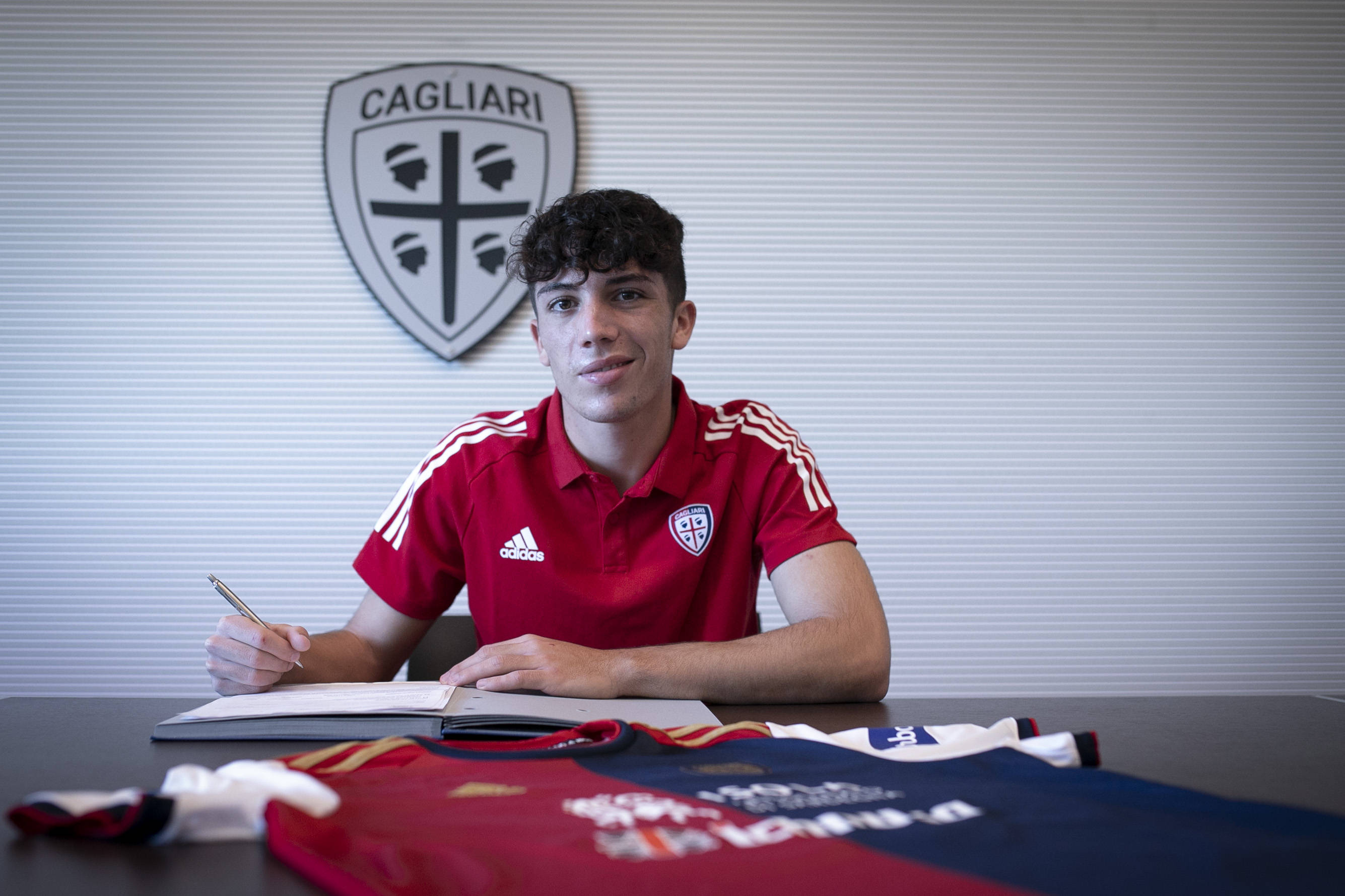 开云赛事集团-包含冲刺阶段多特蒙德调整名单以备意大利杯；内部沟通环节打磨；媒体盛赞；球探报告显示潜力的词条