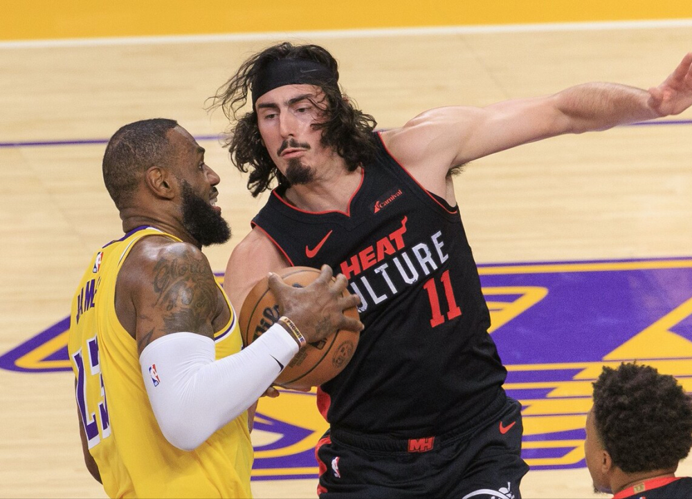 开云赛事集团-关于赛前西汉姆更衣室发声——CBA常规赛节点到来，更衣室稳定，轮换策略成焦点的信息