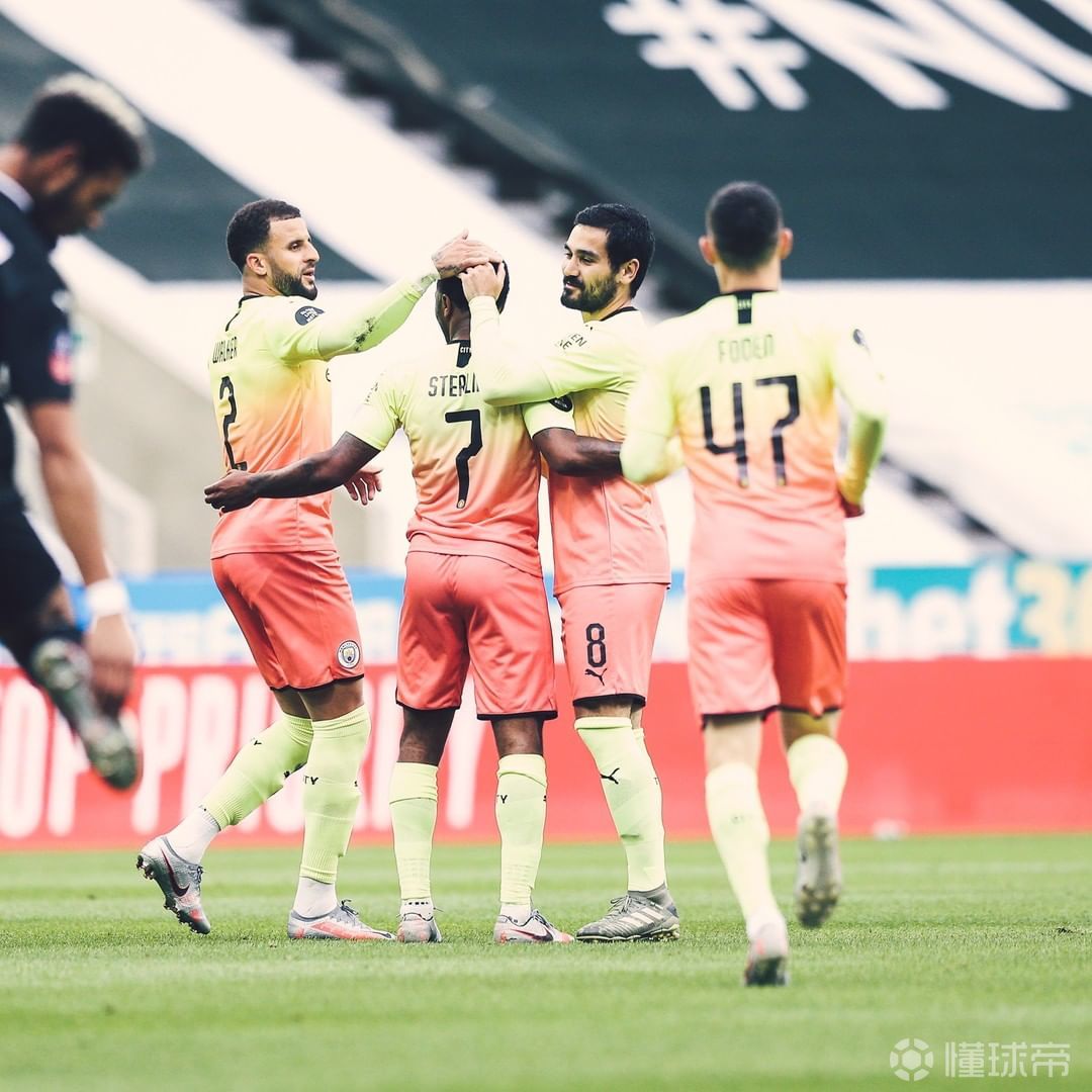 开云直播中心-今晚体能课后；瓦伦西亚状态回暖备战足总杯；引发热议；资深球员宣示担当