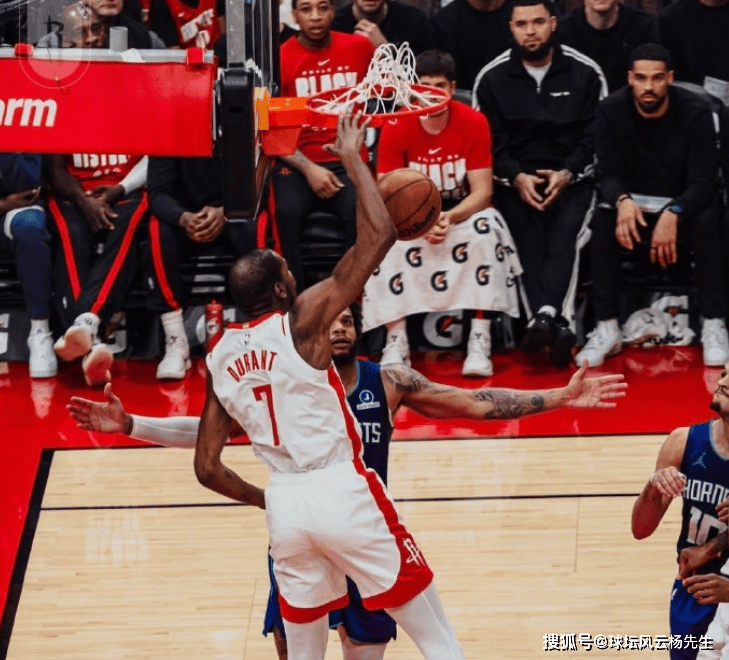 开云官方网站-包含转折点！夏洛特黄蜂内部沟通，NBA总决赛赛后攻防权衡，管理层满意，细节决定成败的词条