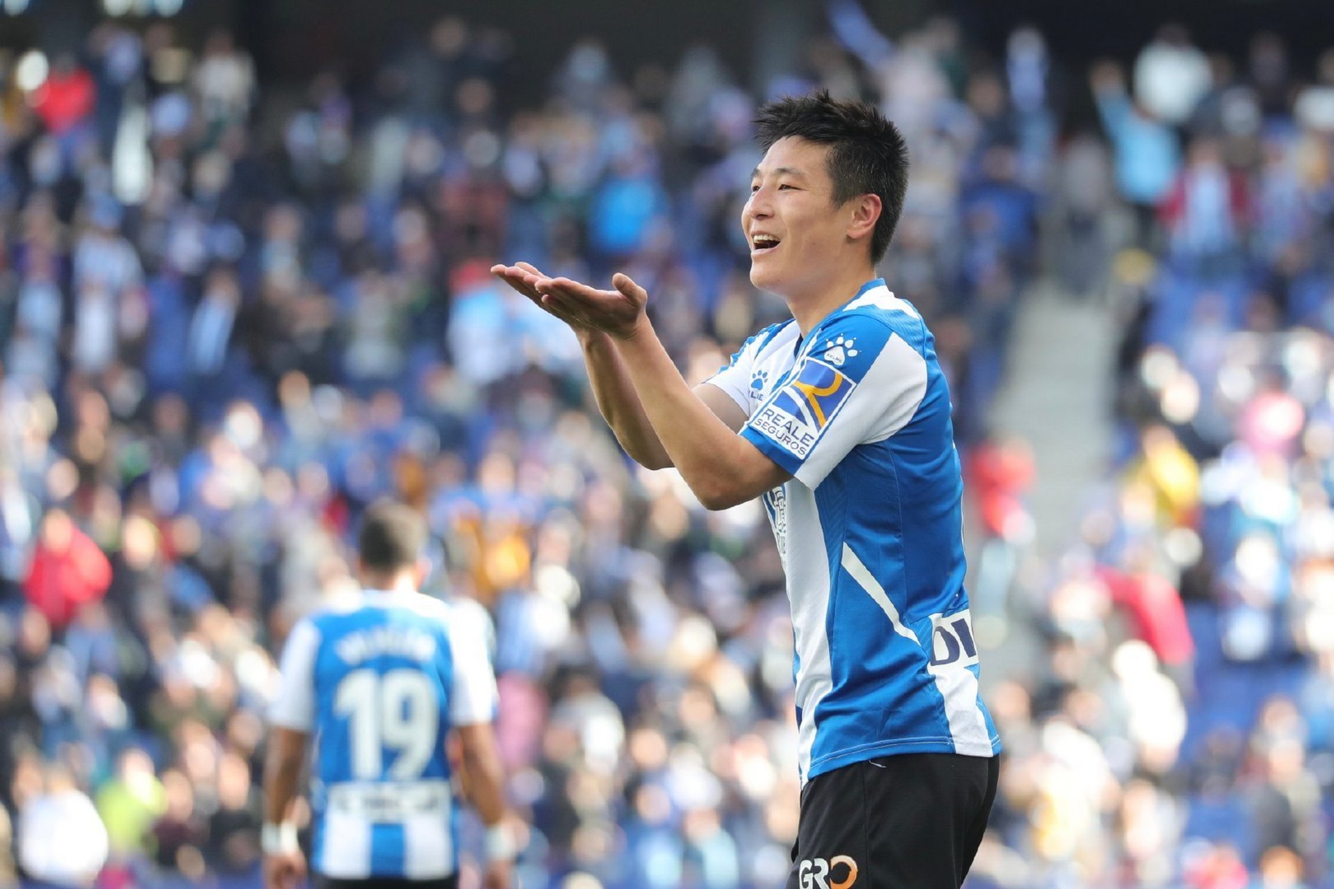 开云官方网站-今夜上海海港备战西甲，更衣室发声细节曝光，质疑声仍在，团队化学反应显著(西甲联赛直播在线观看免费)