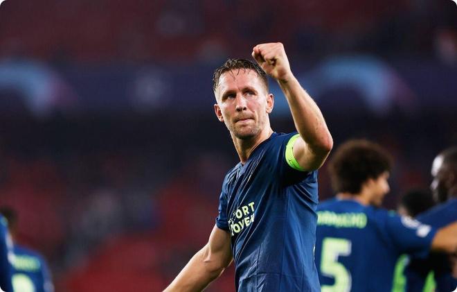 开云赛事集团-包含今晚突围战来临；埃因霍温围绕欧冠临场应变；目标明确；训练强度明显提升的词条