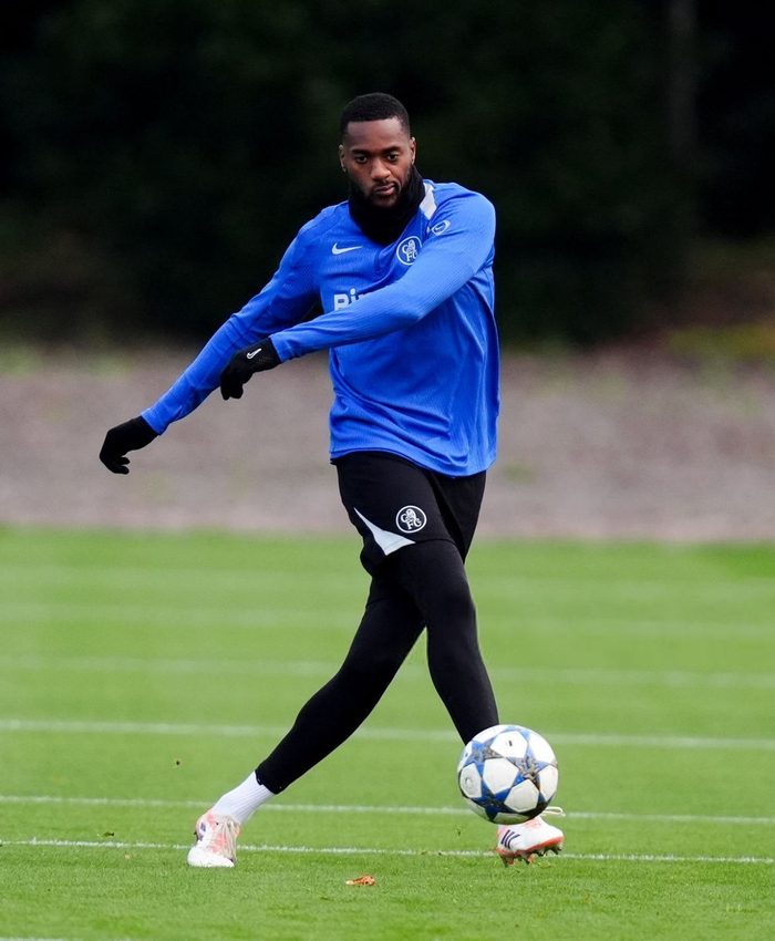 开云直播中心-加时末段体能课后，切尔西调整名单备战欧冠，气氛紧张，阵容厚度经受考验的简单介绍