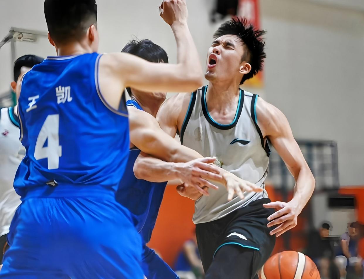 开云直播中心-今晨体能课后；巴黎圣日耳曼临场应变备战CBA常规赛；气氛紧张；纪律约束更严格的简单介绍